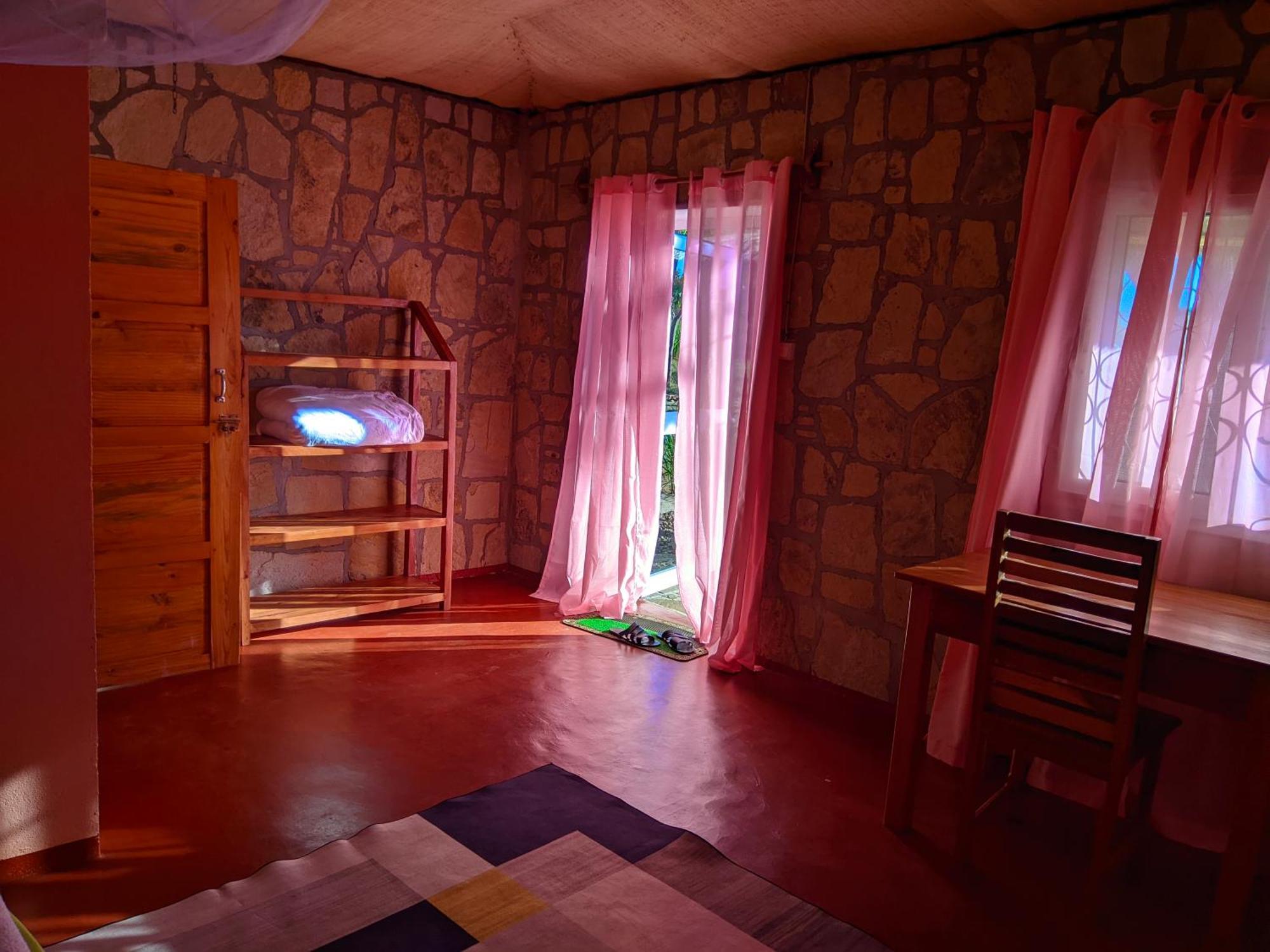 Chambre D'Hote Ristorante Pizzeria Liberta Ranohira Exteriör bild