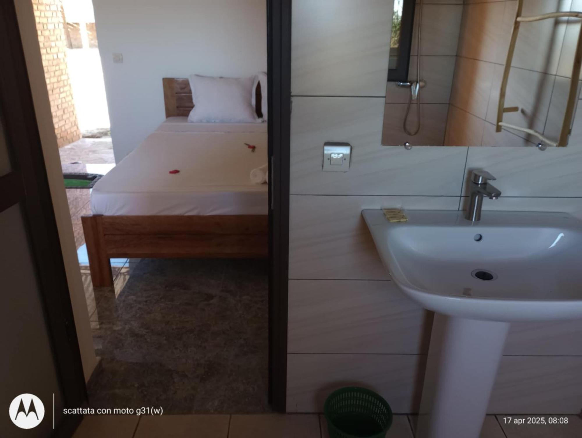 Chambre D'Hote Ristorante Pizzeria Liberta Ranohira Exteriör bild